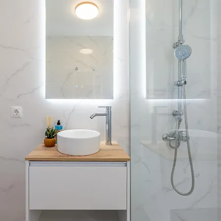 797 Rentals- Renovado Piso Con Hermosas Vistas En Iris 公寓 贝纳尔马德纳