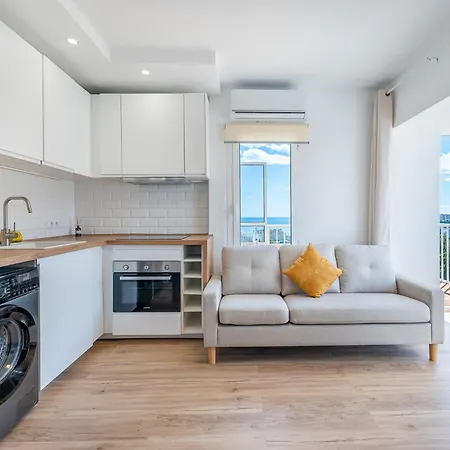 797 Rentals- Renovado Piso Con Hermosas Vistas En Iris * 贝纳尔马德纳